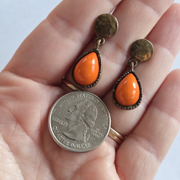 Orange earrings teardrop shaped hammered texture gold tone - Picture 7 of 7